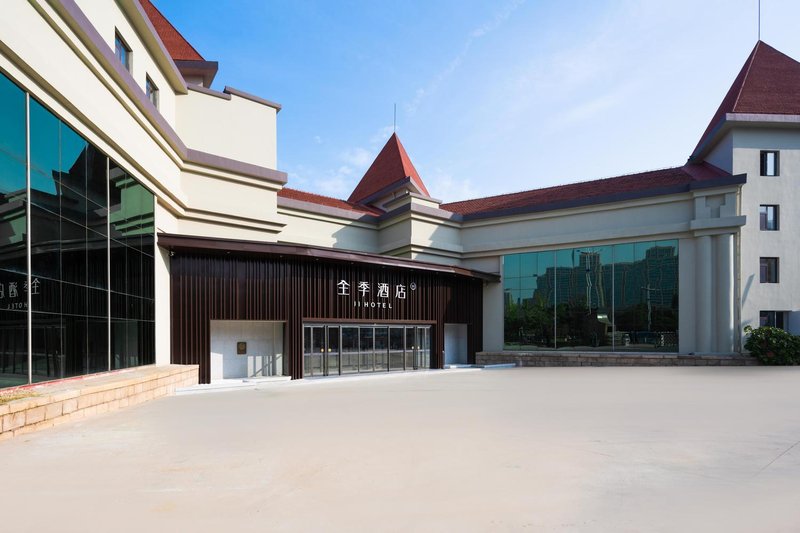 Ji hotel (Yantai Guanhai road fisherman's Wharf store) Over view