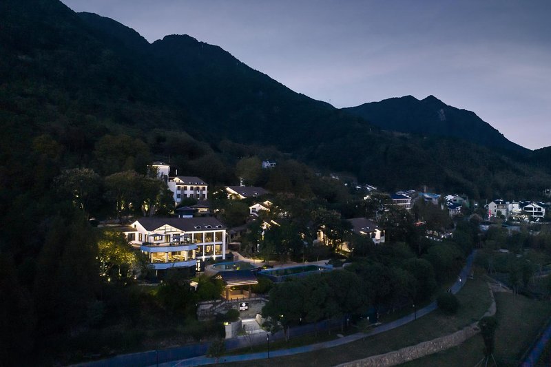 Kaiyuan Yiju Shuanglong Wanghu HotelOver view