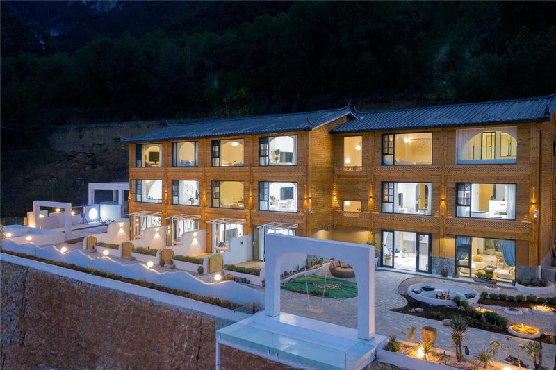 泸沽湖九月·落夕岛民宿外景图