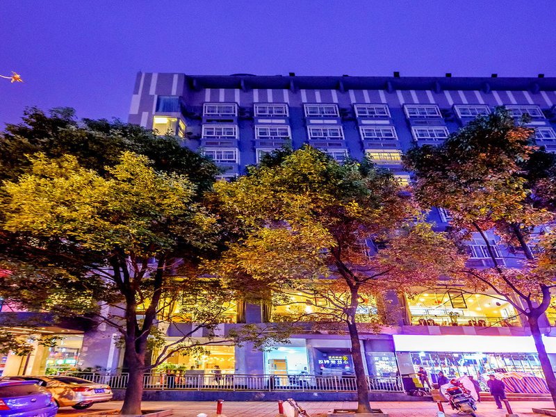 Echarm Hotel (Guiyang Shachong Road Metro Station) Over view