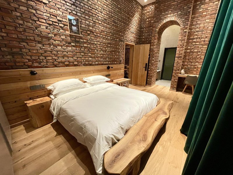 kk music space Guest Room