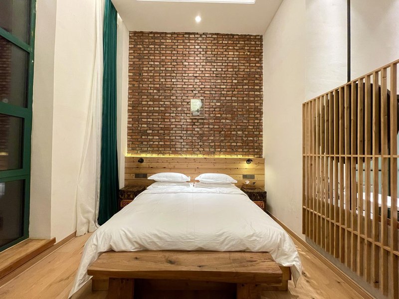 kk music space Guest Room