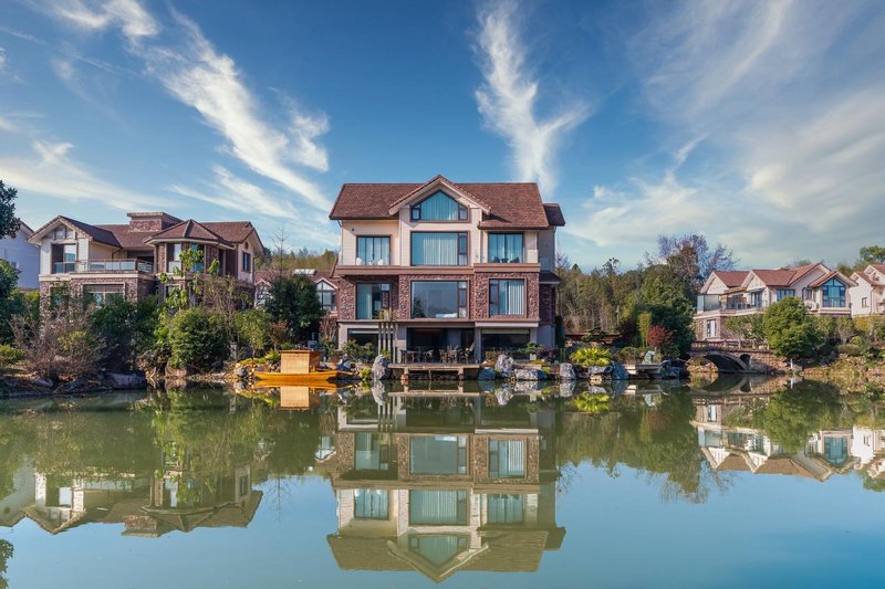 Flower building luxury · Moon Bay inn Over view