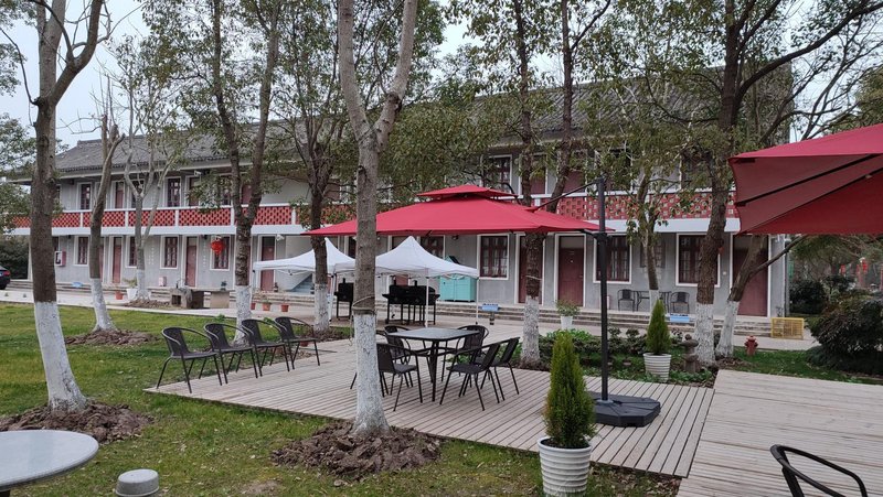 Zhiqing Tribe Hotel (Shanghai Bay National Forest Park Branch) Over view