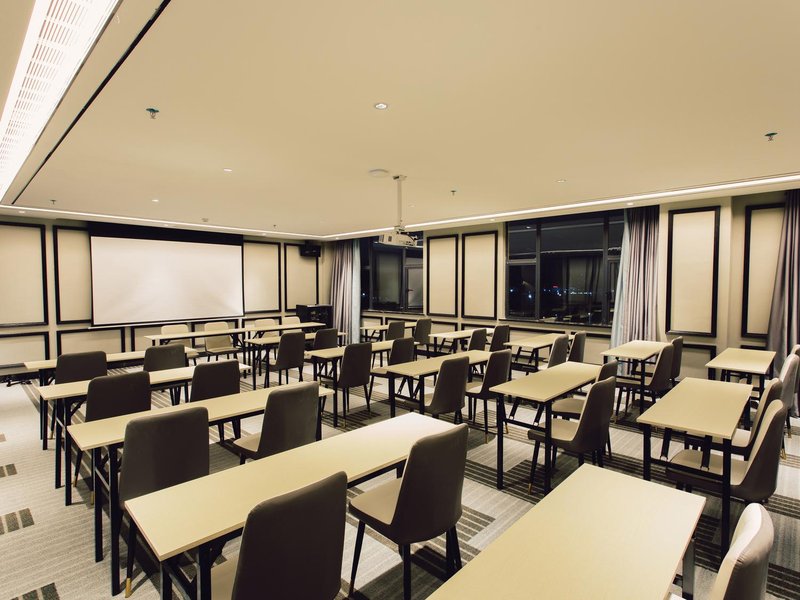 Xana Hotel (Fuzhou Le'an Yingbin South Avenue store) meeting room