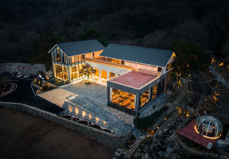 Green stone holiday manor Over view