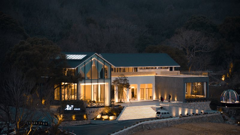 Green stone holiday manor Over view