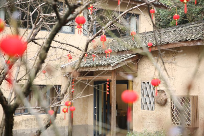 Huanting Xiananshan Original Village Hotel Over view