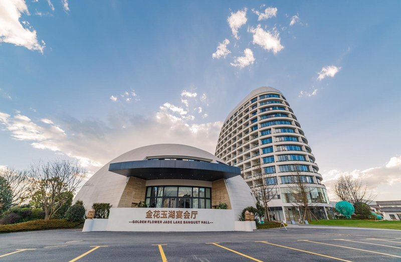 Golden Flower Jade Lake Plaza Hotel Over view