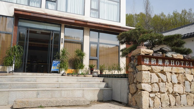 Green rhyme nesting hotelOver view