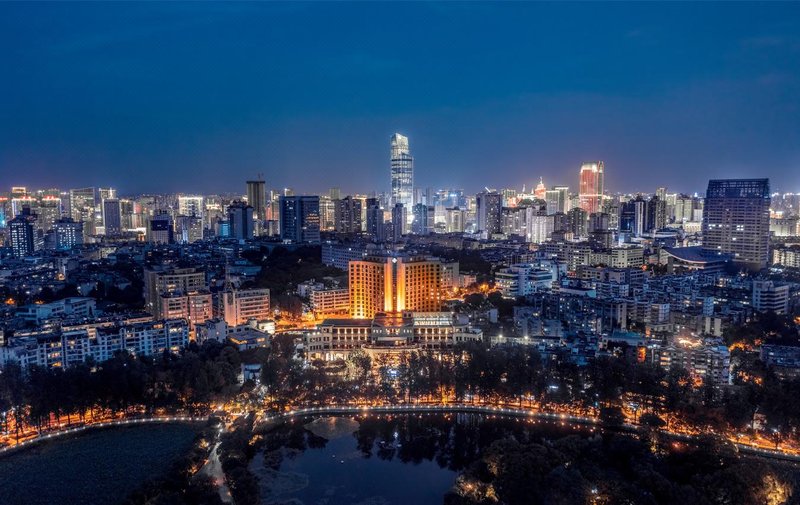 Zhongwei Green Lake Hotel KunmingOver view