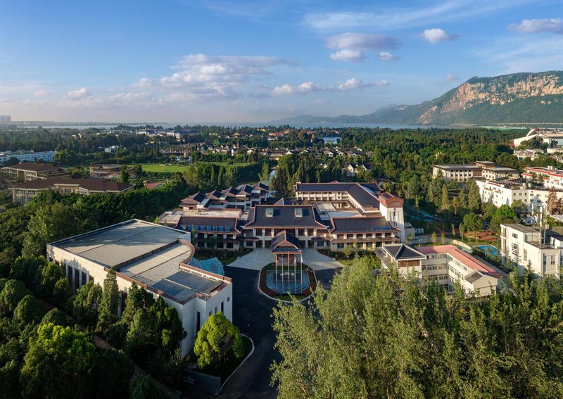 Howard Johnson LakeView Hotel Kunming Over view