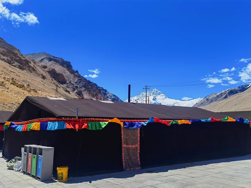 Everest Gesang Happiness Hostel Over view