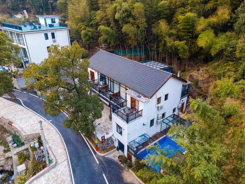 EAMO HOUSE Over view