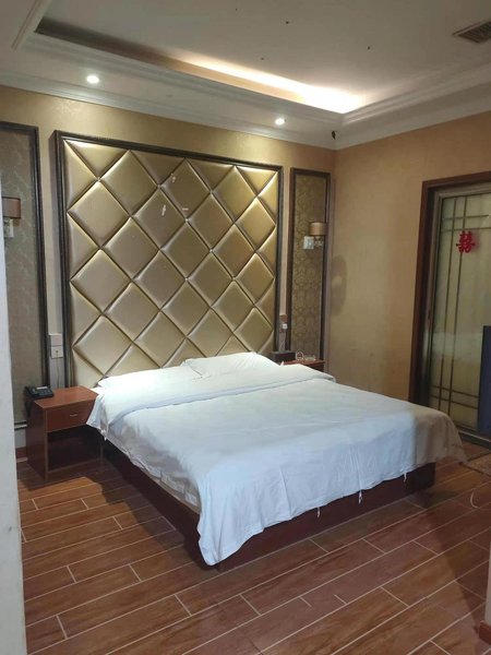 Crowne Holiday HotelGuest Room