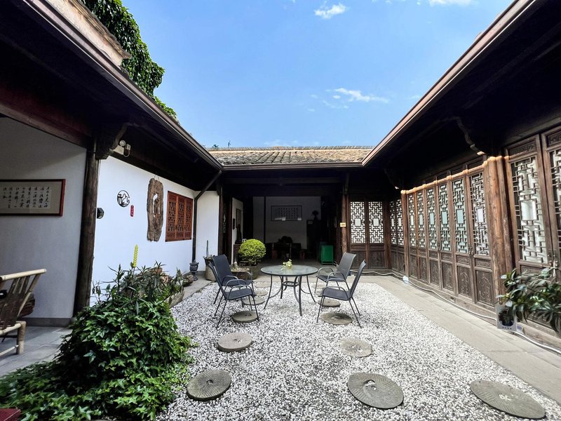 Ershisi Hostel Over view