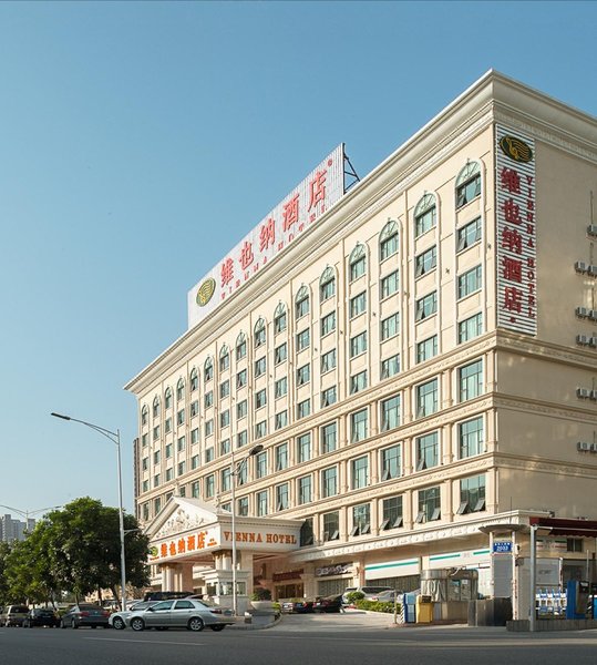 Vienna Hotel (Shenzhen Longhua Renmin South Road) Over view
