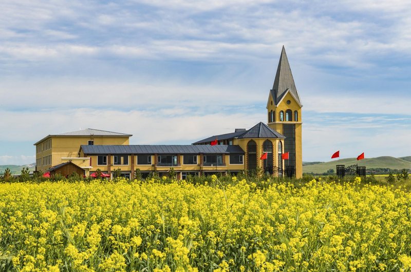 Sonny Bell Hotel (Fengning Bashang grassland store) Over view