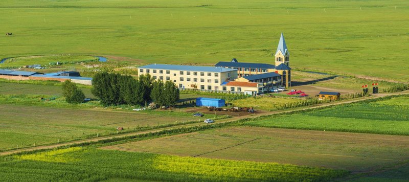 Sonny Bell Hotel (Fengning Bashang grassland store) Over view