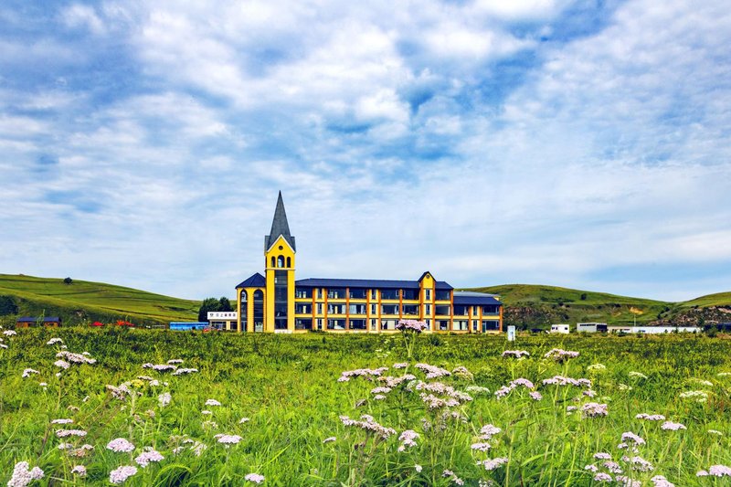 Sonny Bell Hotel (Fengning Bashang grassland store) Over view