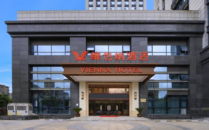 Vienna Hotel (Zhuji Station Baolong Plaza) Over view