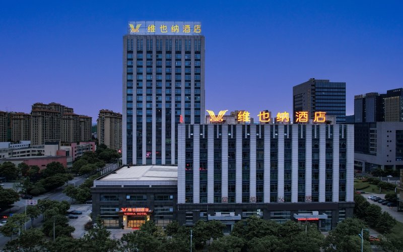 Vienna Hotel (Zhuji Station Baolong Plaza) Over view