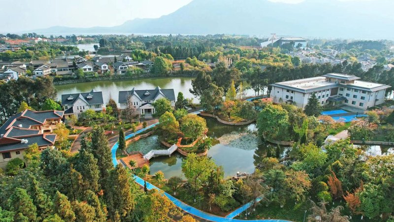 Howard Johnson LakeView Hotel Kunming Over view