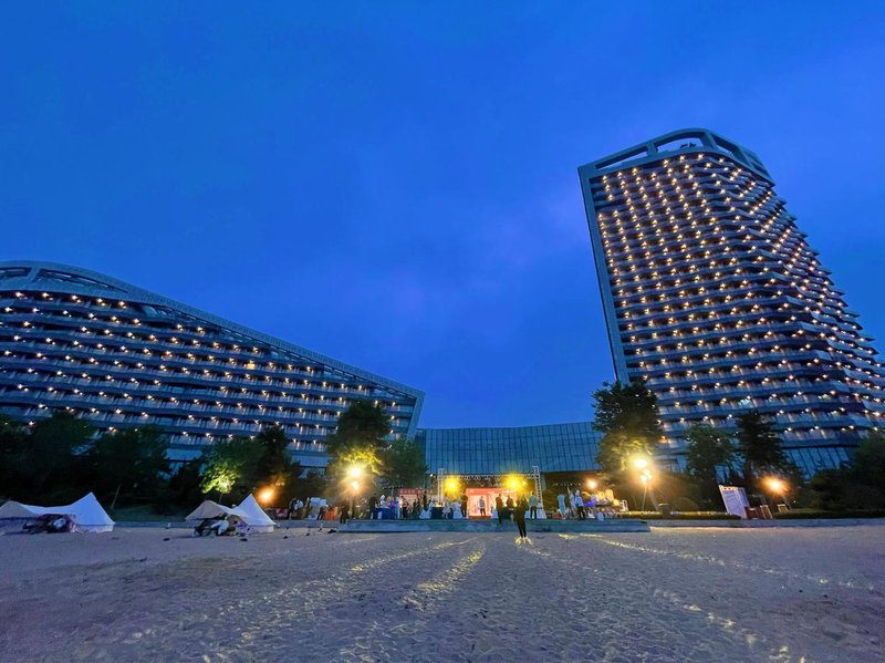 Grand Mercure Qingdao AirlinesOver view