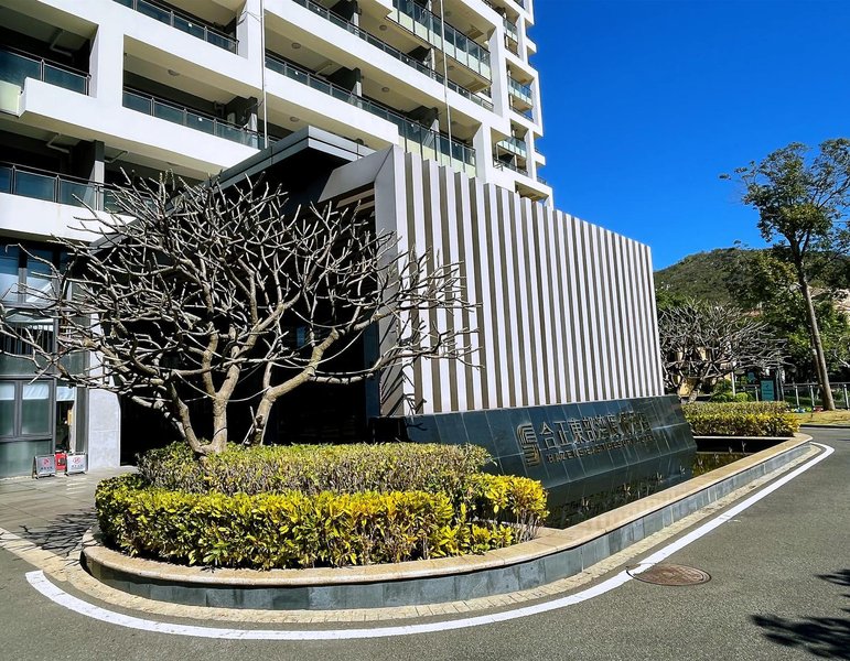 HEZENS EAST RESORT HOLODAY APARTMENTS Over view