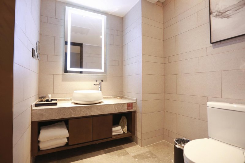 Flora Hotel ZhifuGuest Room