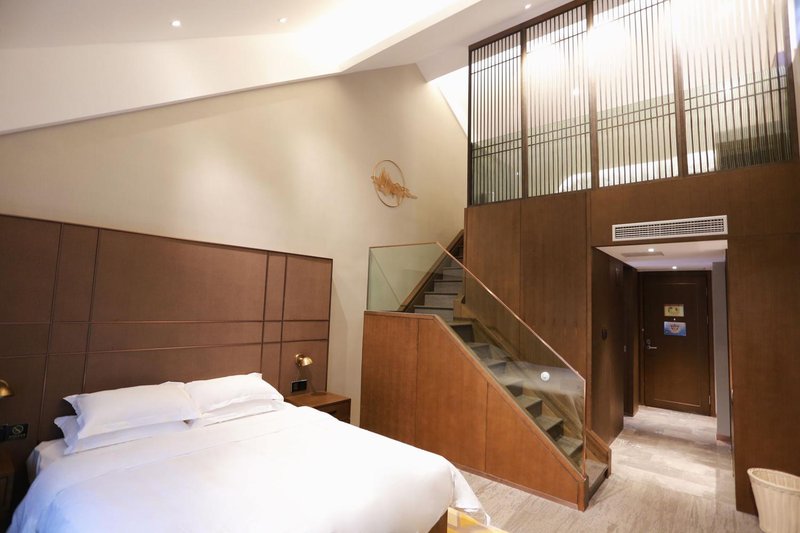 Flora Hotel ZhifuGuest Room