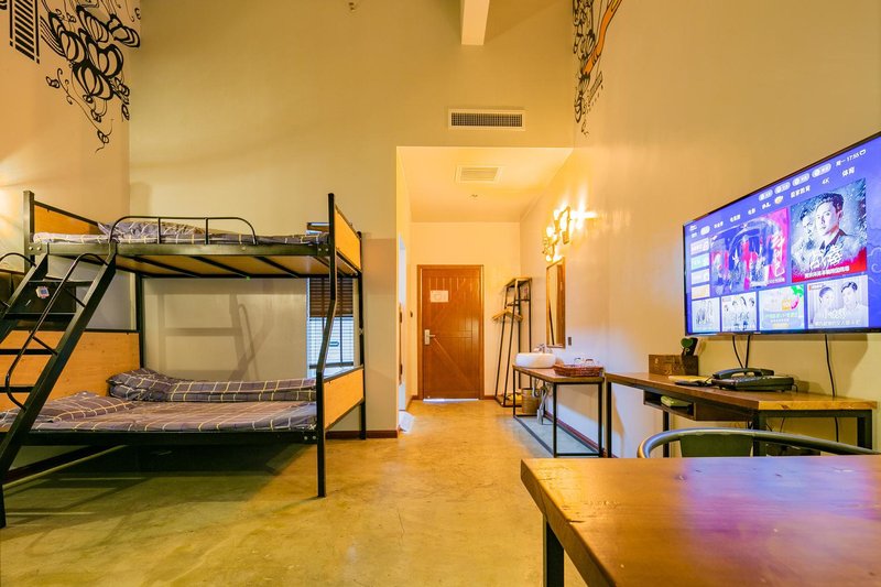 Zhongwei Yunlai Designer Hotel (Shapotou Scenic Area Visitor Center)Guest Room
