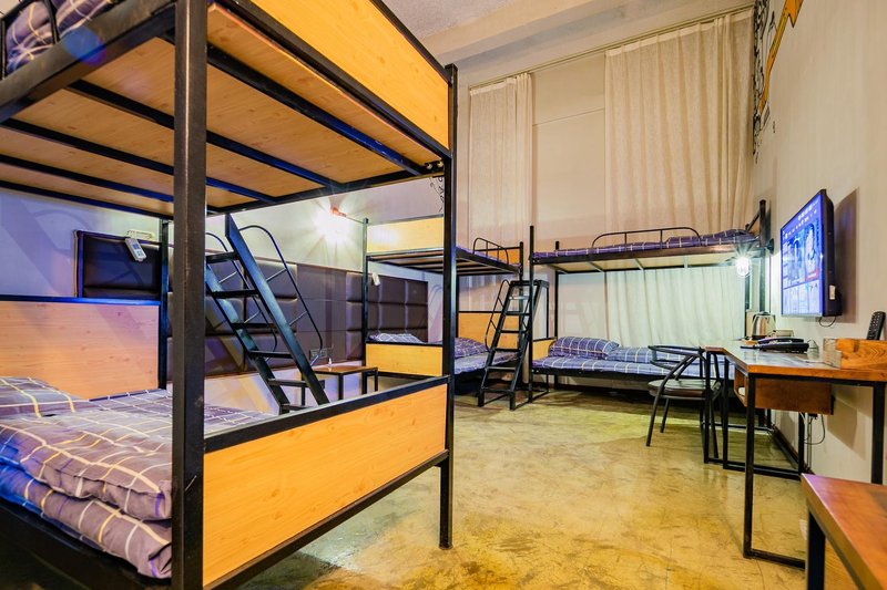 Zhongwei Yunlai Designer Hotel (Shapotou Scenic Area Visitor Center)Guest Room