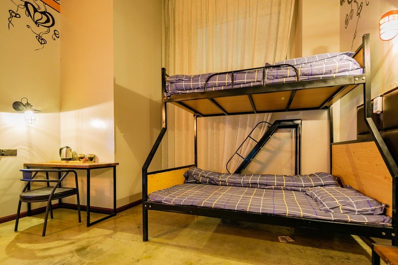 Zhongwei Yunlai Designer Hotel (Shapotou Scenic Area Visitor Center)Guest Room