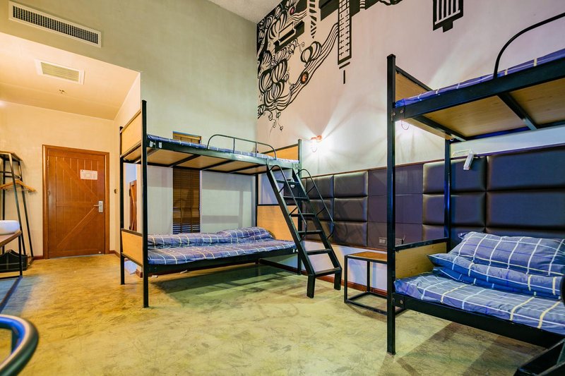 Zhongwei Yunlai Designer Hotel (Shapotou Scenic Area Visitor Center)Guest Room