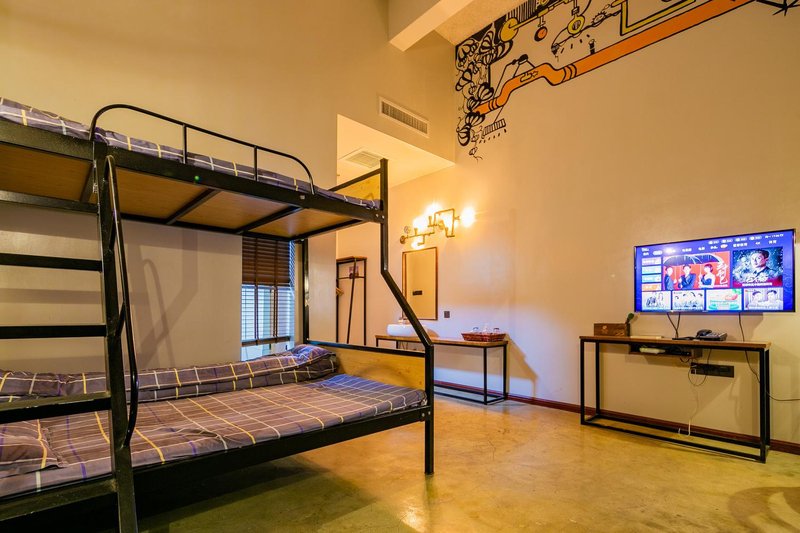 Zhongwei Yunlai Designer Hotel (Shapotou Scenic Area Visitor Center)Guest Room