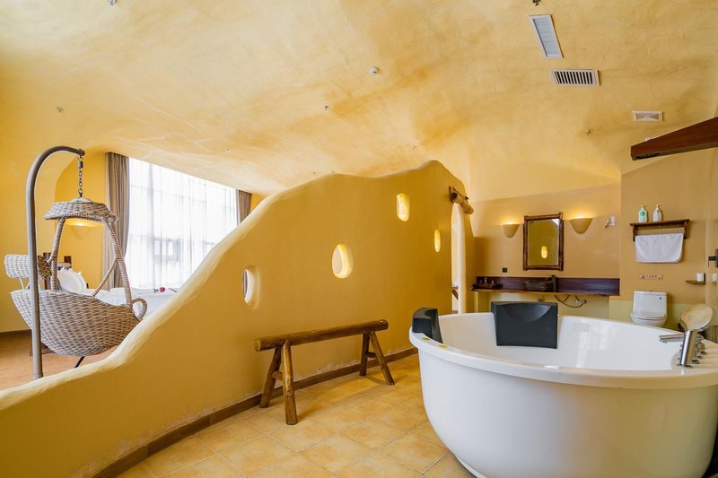 Zhongwei Yunlai Designer Hotel (Shapotou Scenic Area Visitor Center)Guest Room