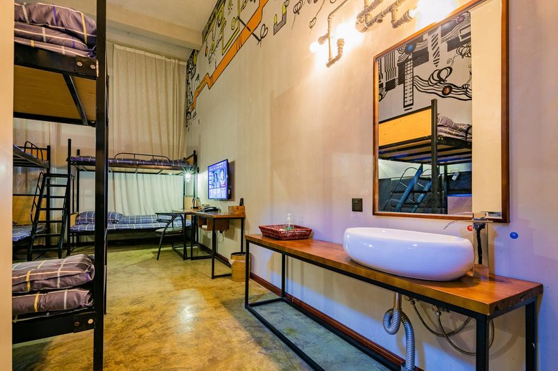 Zhongwei Yunlai Designer Hotel (Shapotou Scenic Area Visitor Center)Guest Room