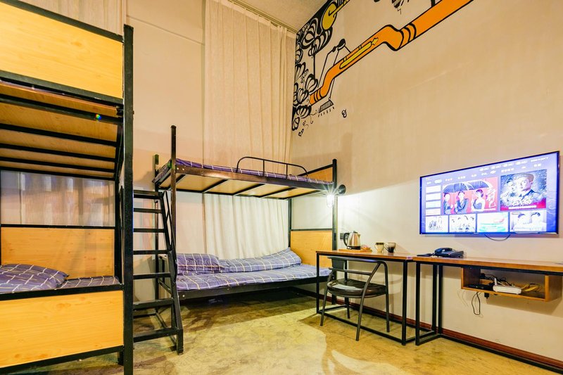 Zhongwei Yunlai Designer Hotel (Shapotou Scenic Area Visitor Center)Guest Room