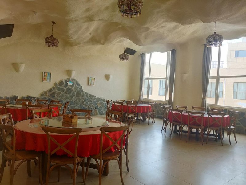 Zhongwei Yunlai Designer Hotel (Shapotou Scenic Area Visitor Center)Restaurant