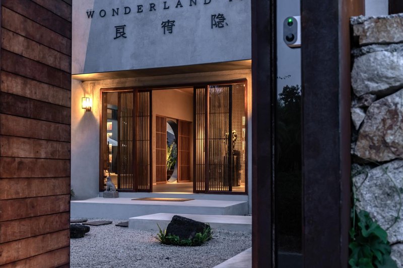 Wonderland Inn, Sanya Over view