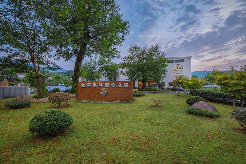 Clouds on the Prairie Anji Lanting Riverside Resort Over view