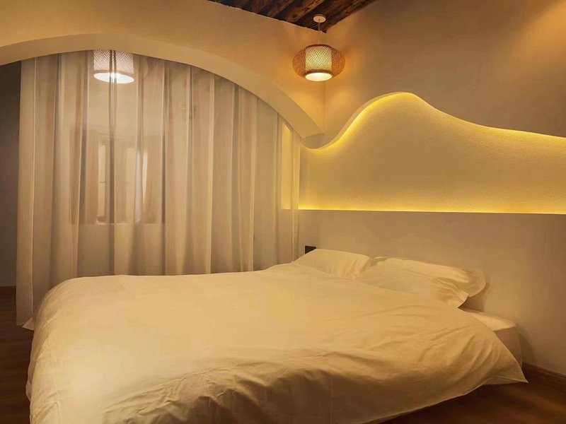 Litang Cloud Homestay Guest Room