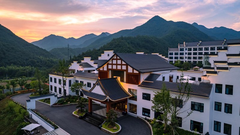 Narada Luojiayuan Resort Over view