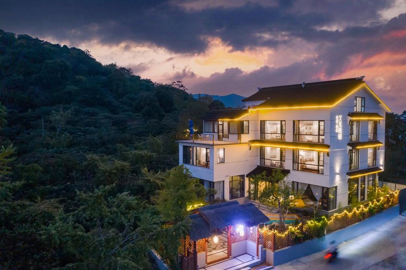 Curling Smoke Hotel&BarOver view