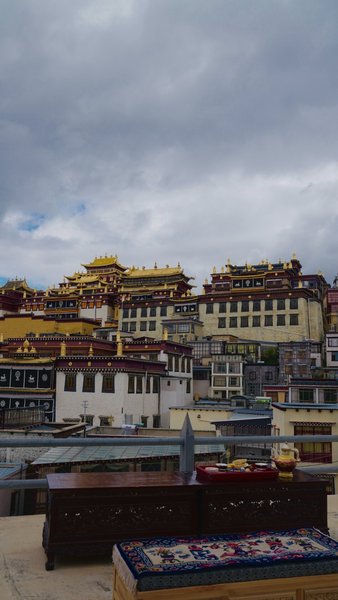 Xiangbai Zangyi Hostel Over view