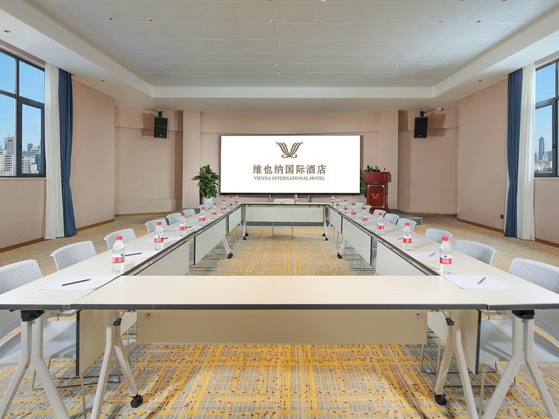 Vienna International Hotel (Yiyang Avenue) meeting room