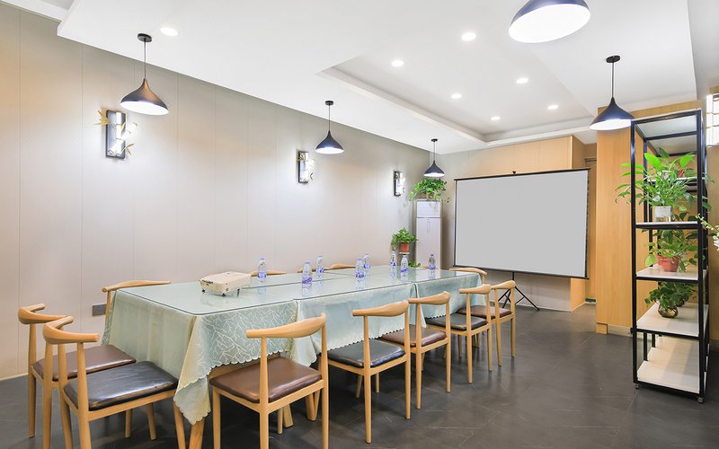 Yahu Light Luxury Hotel meeting room