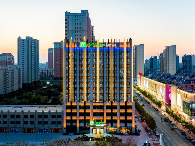 Holiday Inn Express XinJI City CenterOver view