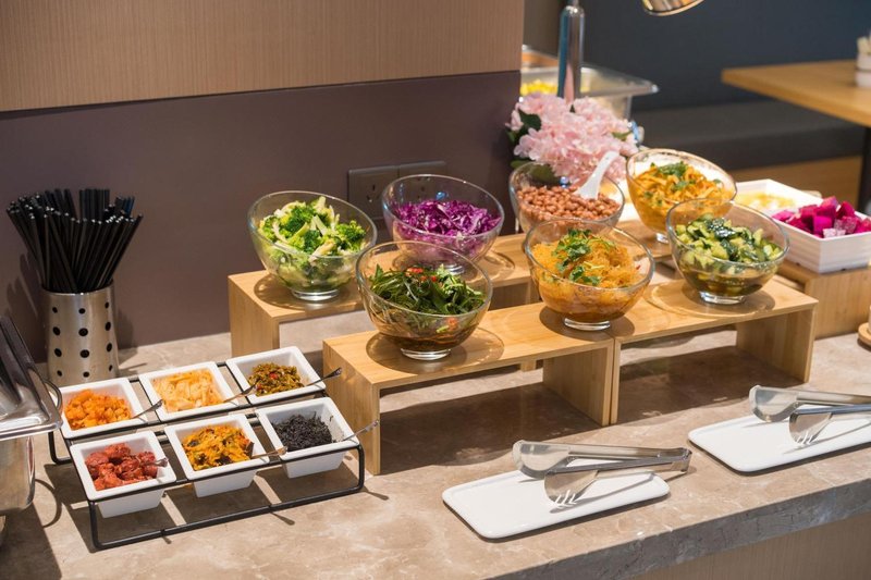 Home Inn (Urumqi Beijing South Road Railway Bureau Metro Station) Restaurant